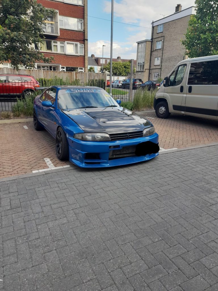 Saw a Nissan GTR Skyline in England today but idk if its an R33 or an R32