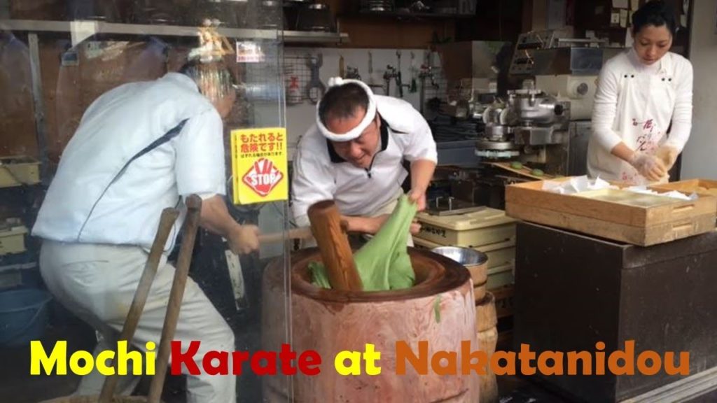 Mochi Pounding at Nakatanidou Nara Japan - Japanese Street Food
