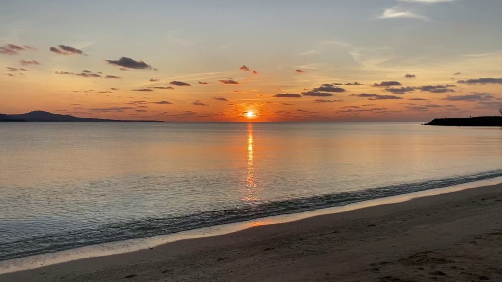 夕暮れ時の名護21世紀の森ビーチ動画 / Nago City Trip