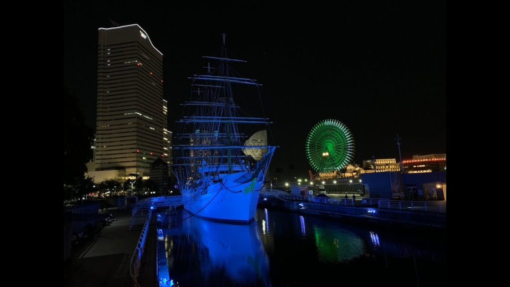 Walking in Minatomirai, Yokohama