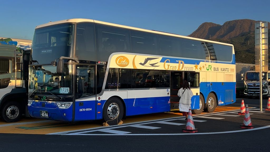 日本最大級高速バスの2階最前列で絶景を一人占め | グラン昼特急【VLOG】