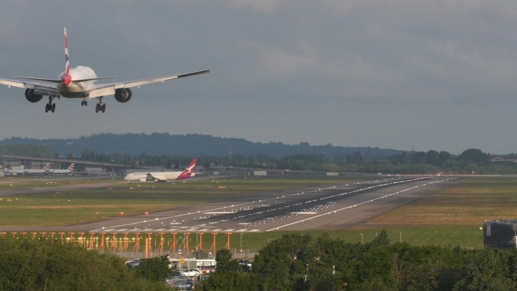 London Heathrow Airport Crosswind Landings A380 Emirates Singapore Airlines british airways a350