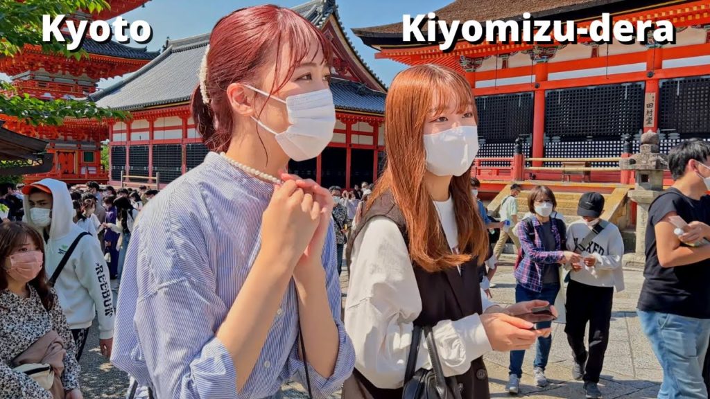 Super Majestic Japanese Town That Attracts Enormous Crowd