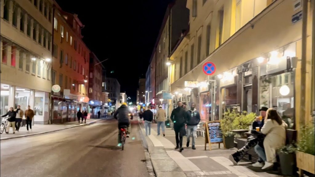 Sweden Walks: Drottninggatan, Uppsala. Party night in the number one student city. Swedish indie pop