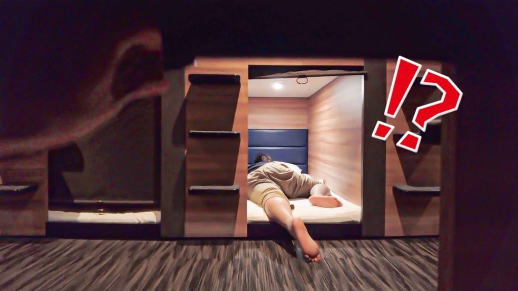 I met a bad sleeper in a capsule hotel in Japan. I met a bad sleeper in a capsule hotel in Japan.