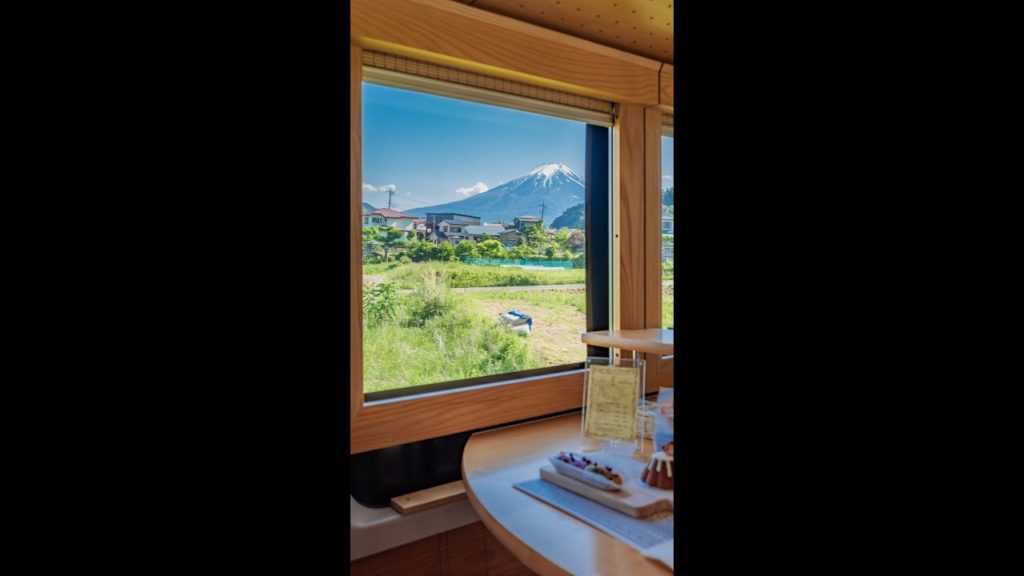 只要1,000元就能搭的富士山豪華列車✨｜吉田社長 Japan TV #shorts