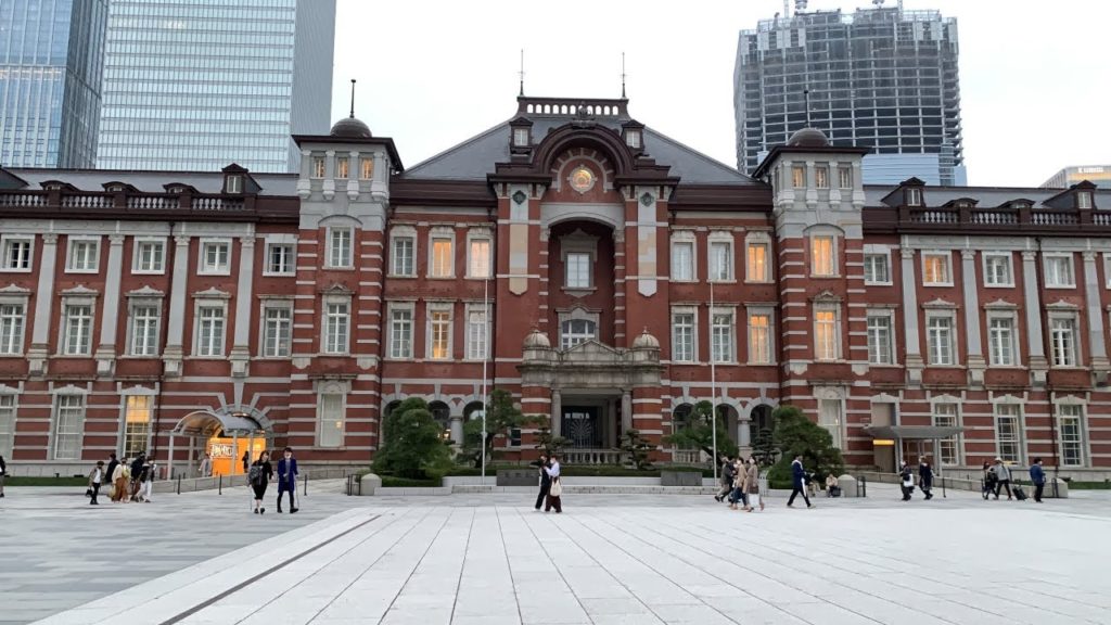 JAPAN | TOKYO TRAIN STATION OUTSIDE VIEW