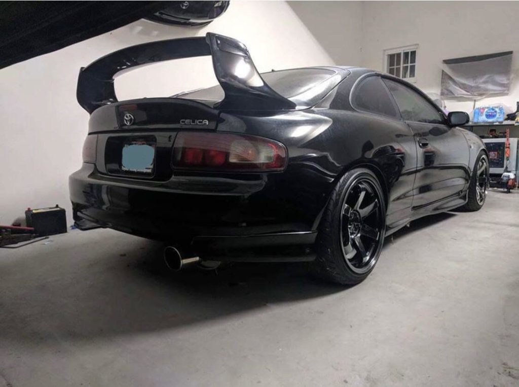 came across this pic in an ebay ad, anybody know what wheels these are??