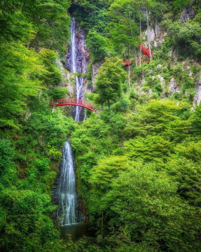 Do you know of any waterfalls in Japan that are made of five separate falls? 
Go...