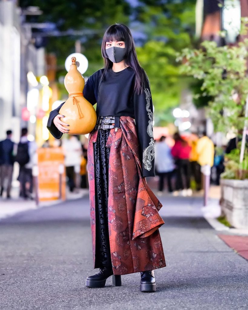 Tokyo Fashion: 21-year-old Japanese design student Arai (@hang_oroshi), well known in the Tokyo… 21-year-old Japanese design student Arai (@hang_oroshi), well known in the Tokyo...
