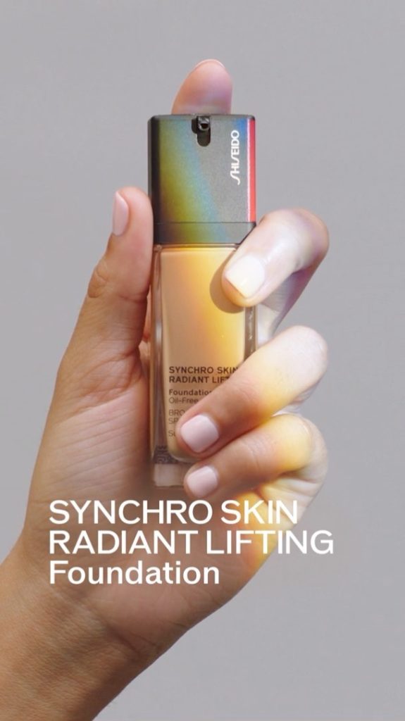 Illuminate skin in any light with SYNCHRO SKIN RADIANT LIFTING Foundation. A com...