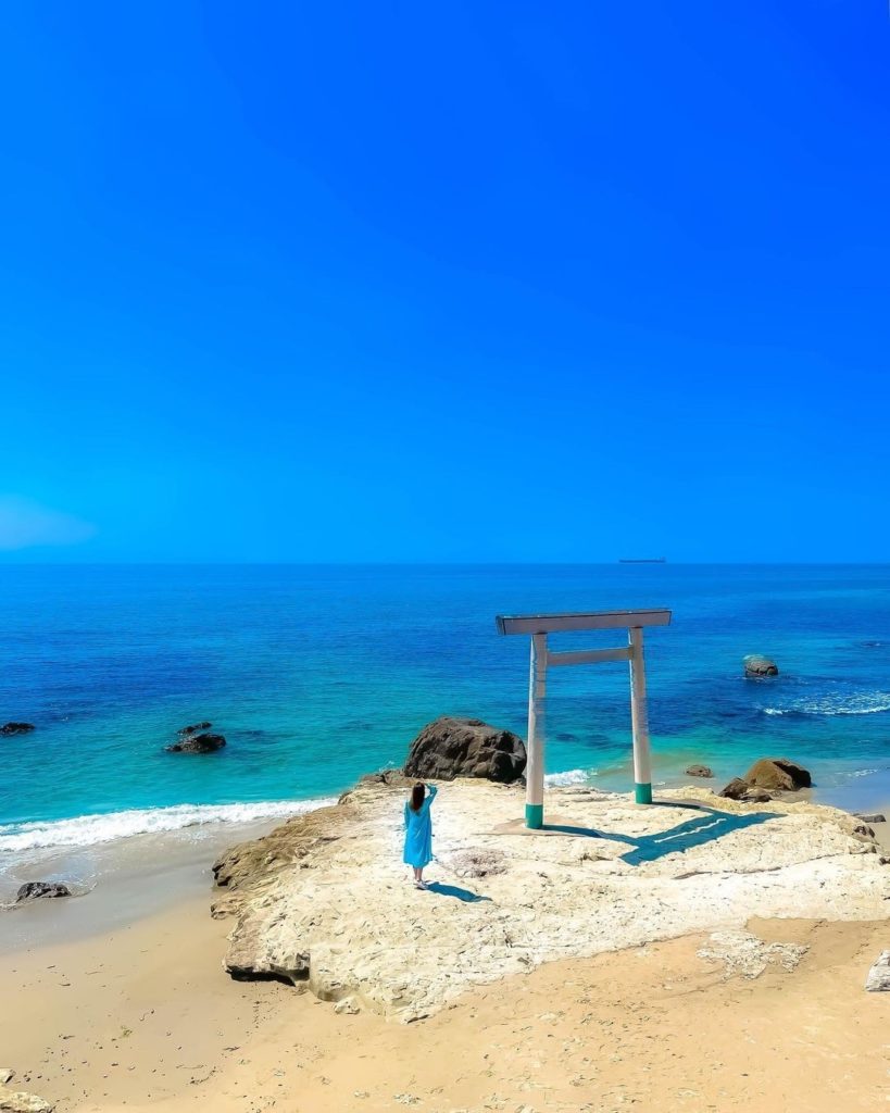 Take a look at those blues! ⁠
⁠
On the southern tip of the Chita Peninsula in Ai...