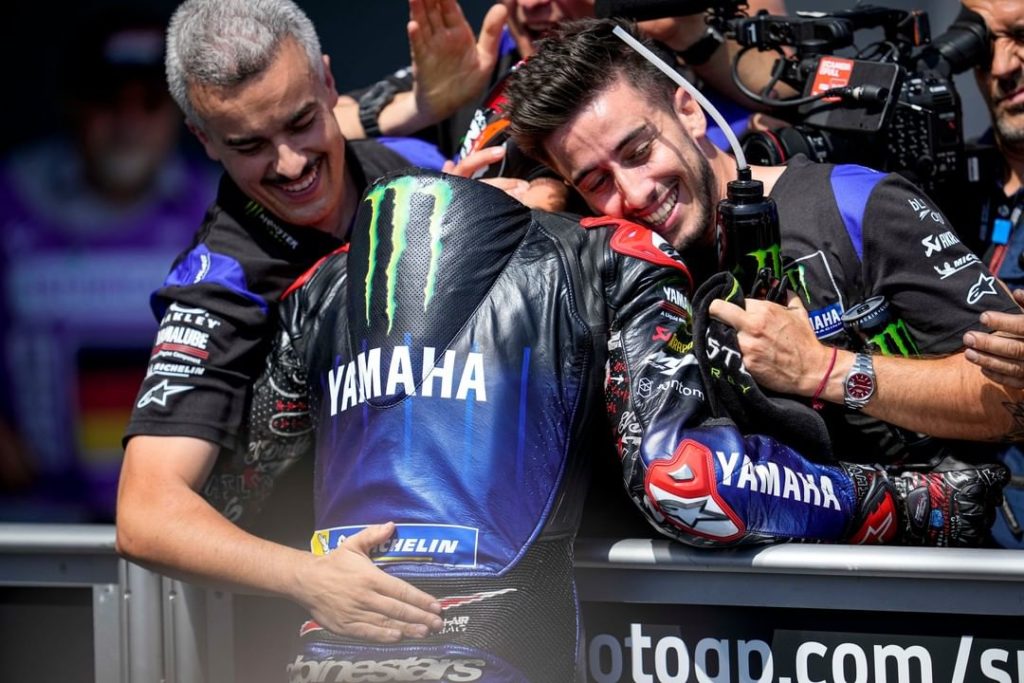 How did he keep that pace? In the heat? Whilst feeling ill?  Simply amazing..!  ...