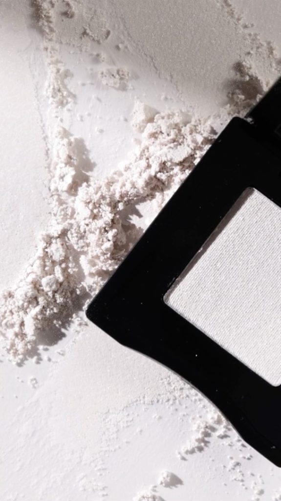 Stay cool with POP PowderGel Eye Shadow in Shin-Shin Crystal, a shimmering white...