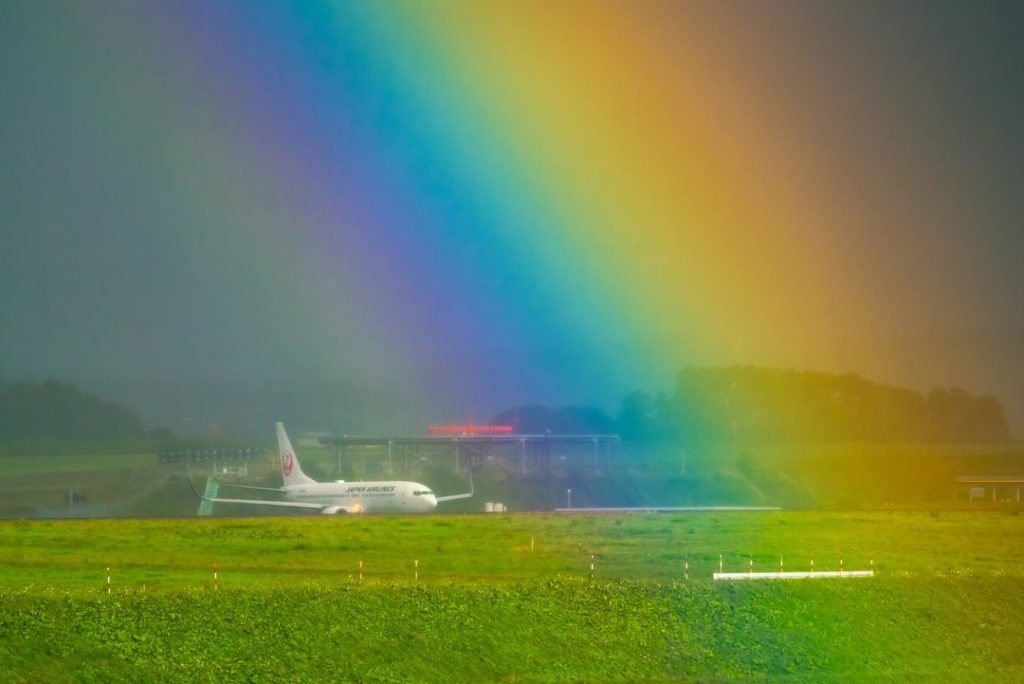 Japan Airline: .
#ボーイング737 に架かる大きな幸せの架け橋
#NoPlanNoProblemJune  A large rainbow bridge of happin… .
#ボーイング737 に架かる大きな幸せの架け橋
#NoPlanNoProblemJune  A large rainbow bridge of happin...