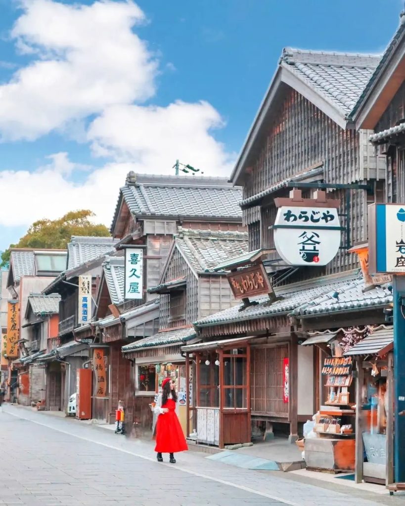 We shared a number of beautiful Kyoto streetscape photos recently, and if you ap...