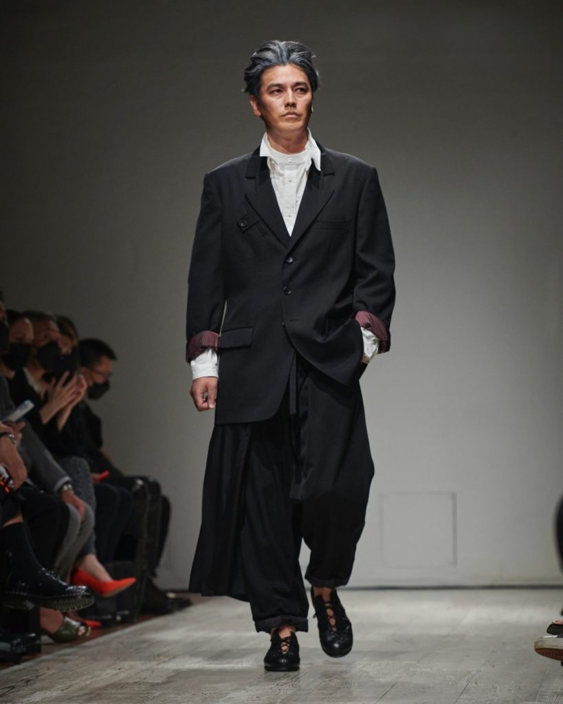 Yohji Yamamoto POUR HOMME Spring-Summer 2023⁠
⁠
Jun Kaname⁠ / 要潤⁠
⁠
#YohjiYamamo...