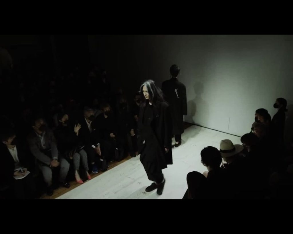 Yohji Yamamoto POUR HOMME Spring-Summer 2023⁠
⁠
#YohjiYamamotoPOURHOMME⁠
#YohjiY...