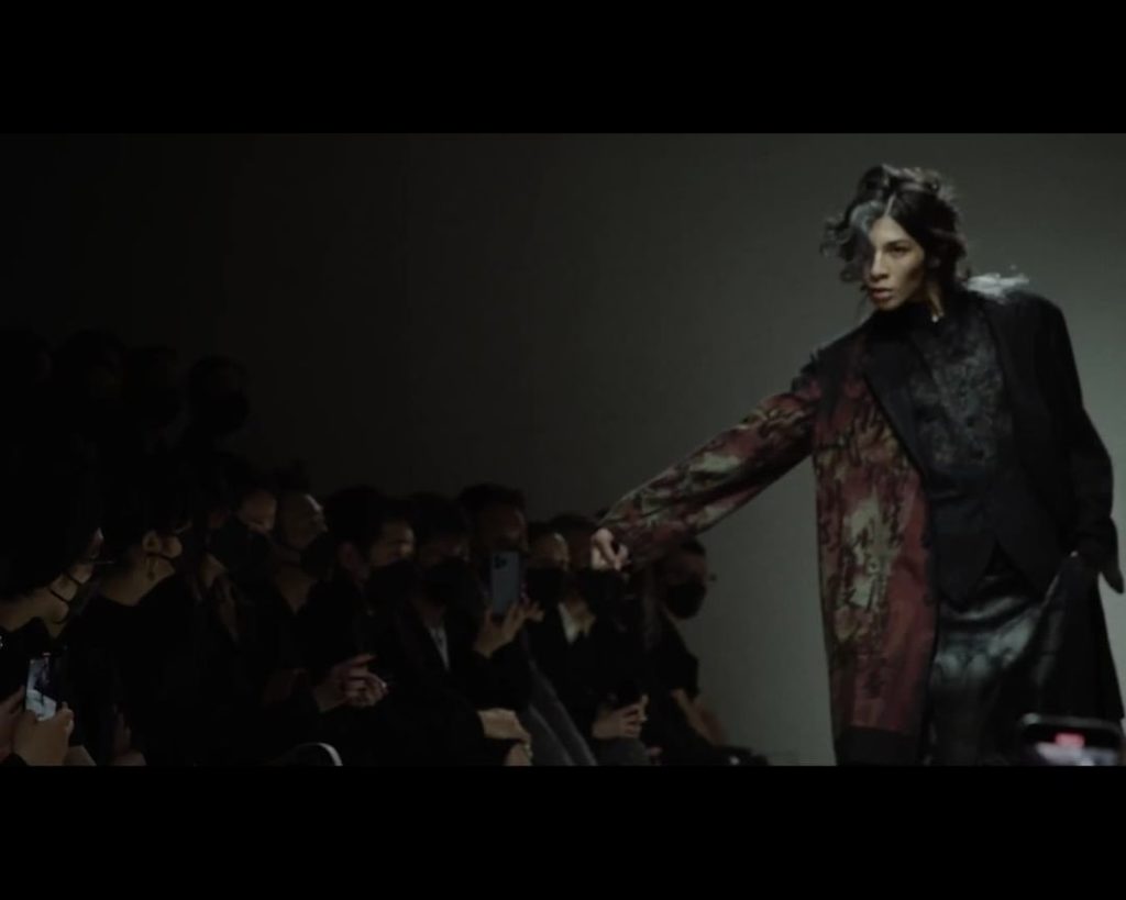 Yohji Yamamoto POUR HOMME Spring-Summer 2023⁠
⁠
Raul #SnowMan #ラウール⁠
⁠
#YohjiYam...