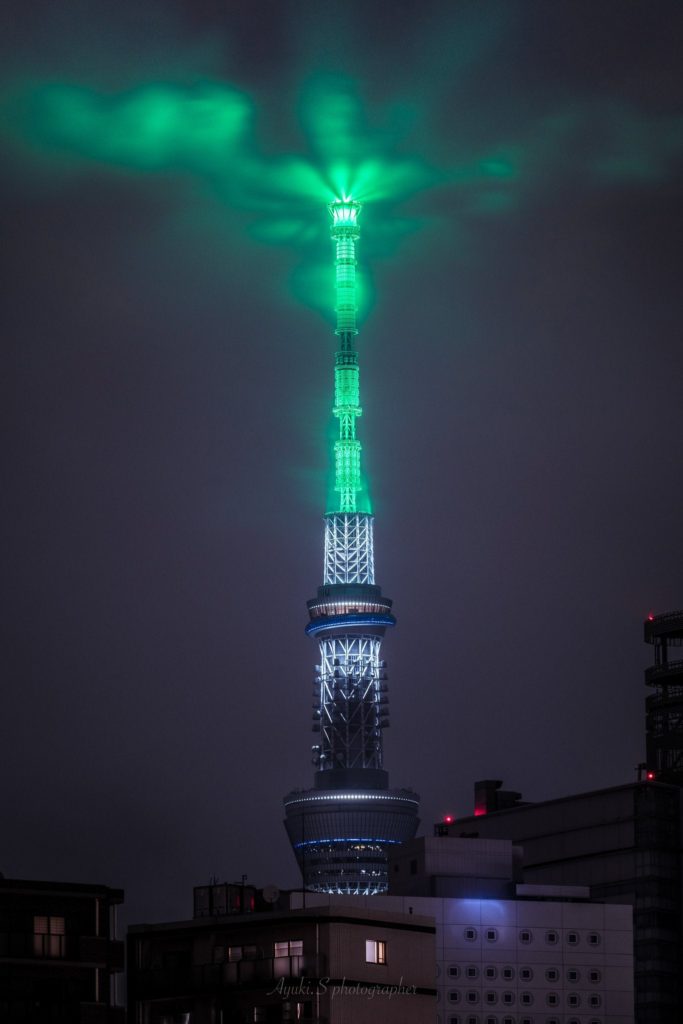 A picture of the Tokyo Sky Tree, which seems to be communicating with space on a drizzle day