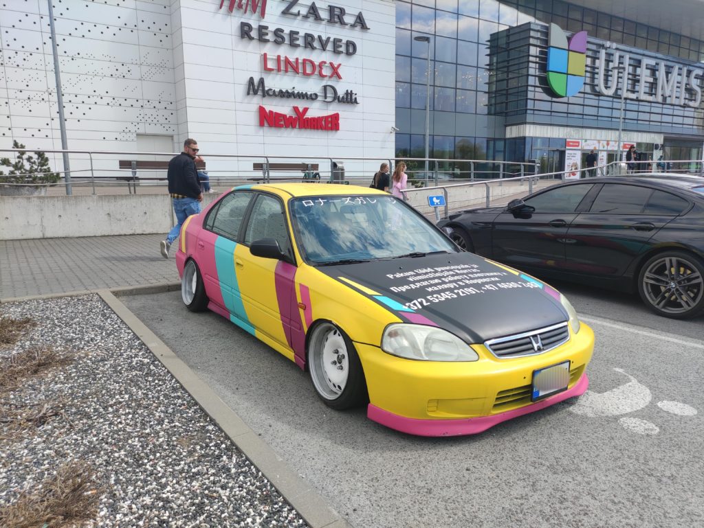 1999 HONDA CIVIC Even if its for advertisment its still a sick jdm car