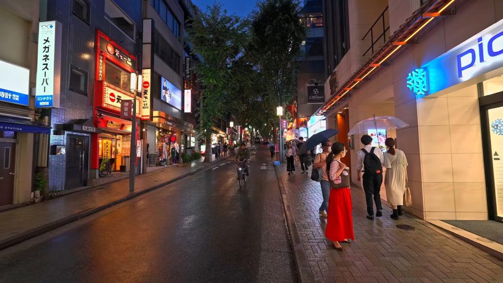 Tokyo rainy night walk from Iidabashi to Higashi-Ikebukuro・4K HDR