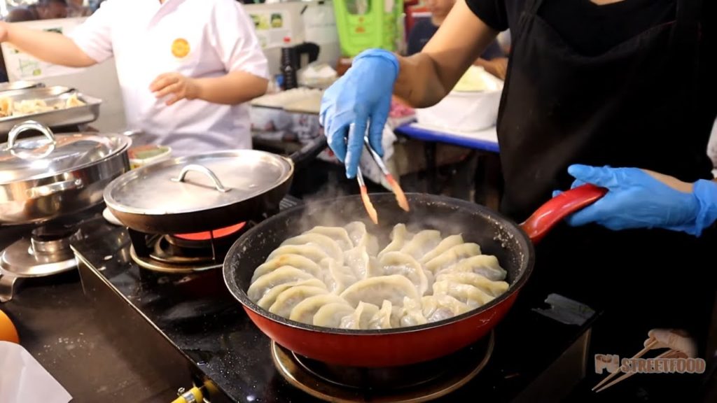 Fresh Gyoza Night Market in Thailand // PU STREET FOOD 🥟🥢