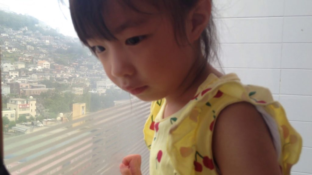 長崎の観覧車から少女「ユズ」は街を眺める