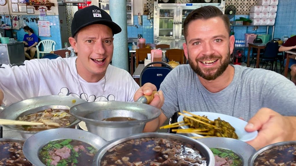 Incredible 70 Year Old THAI BEEF NOODLES in Bangkok with @keis one