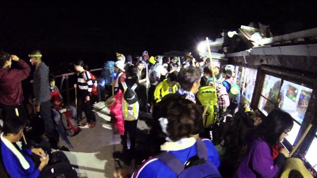 Climbing Mt Fuji 富士山