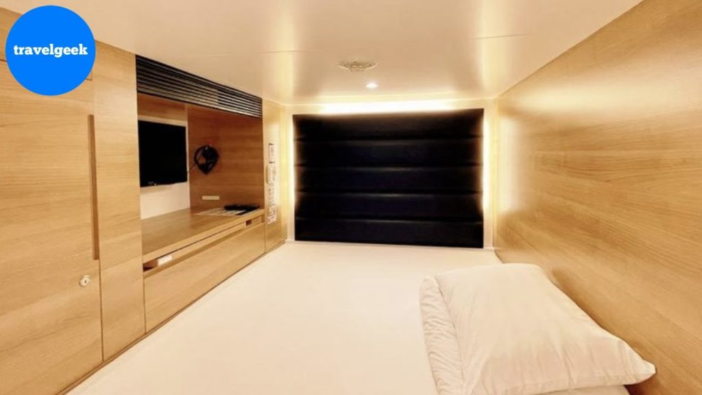 Trying Japan's Largest Capsule Bed Room with High Quality Mattress Trying Japan's Largest Capsule Bed Room with High Quality Mattress