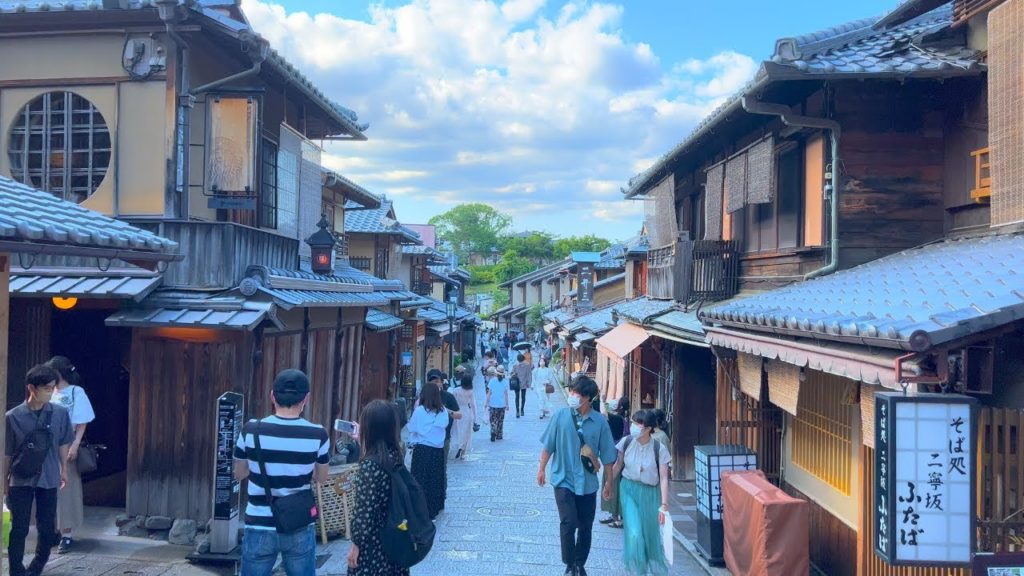 【4K】Walking in Gojo, Maruyama Park and Gion  | Kyoto, JAPAN 2022