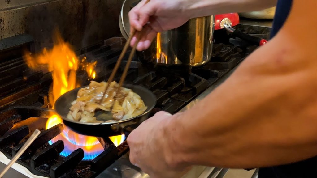 【沖縄朝ごはん】みそ汁がメイン【味噌めしや まるたま】首里で170年続く味噌蔵がミソの良さを伝える。味噌しょうが焼き・味噌ベイクドチーズケーキ!?