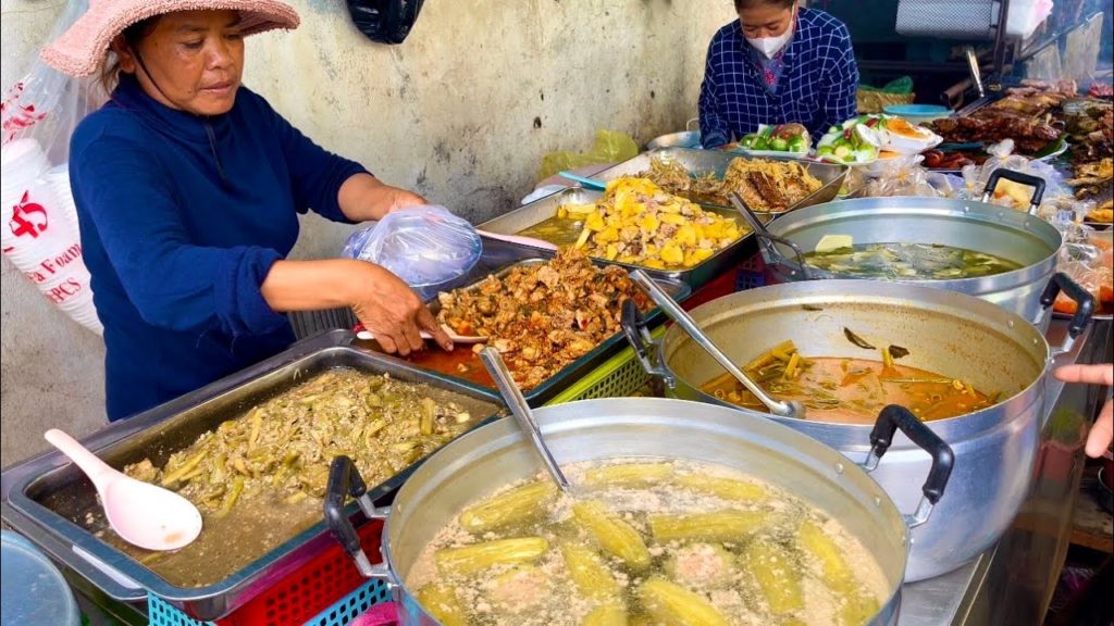 Best Fast & Easy Khmer street food lunch in Phnom Penh, Cambodian street food