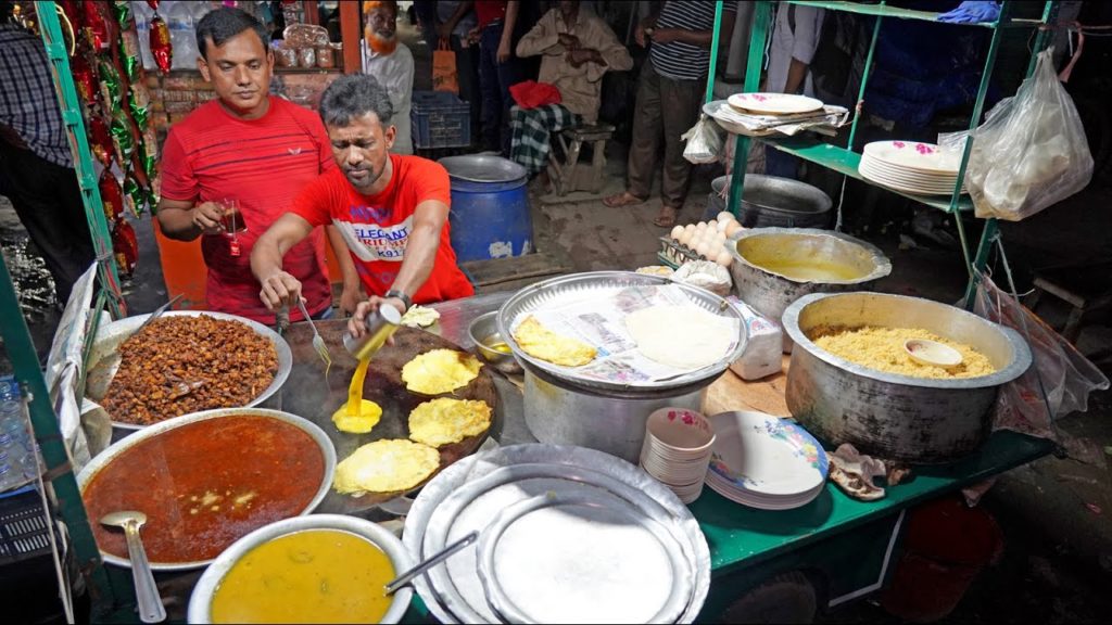 Late Night Dinner with Egg Stuffed Paratha | Bangladeshi Street Food