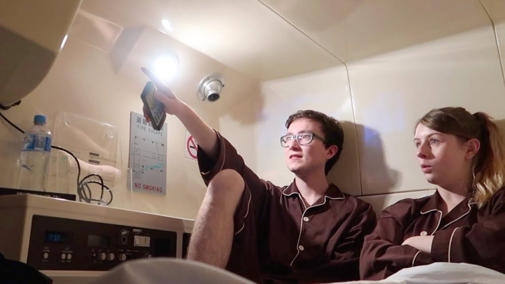 TOKYO - Double Capsule Hotel and Metropolitan Building | My first time in Japan