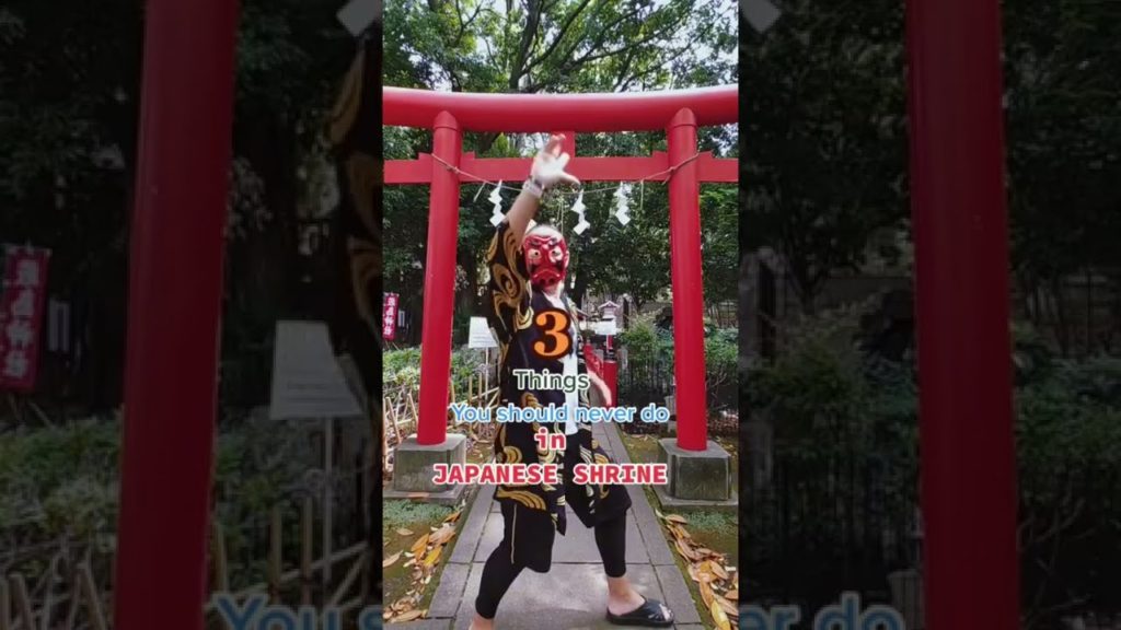 You should "NEVER" do this in SHRINE⛩#shorts #japan