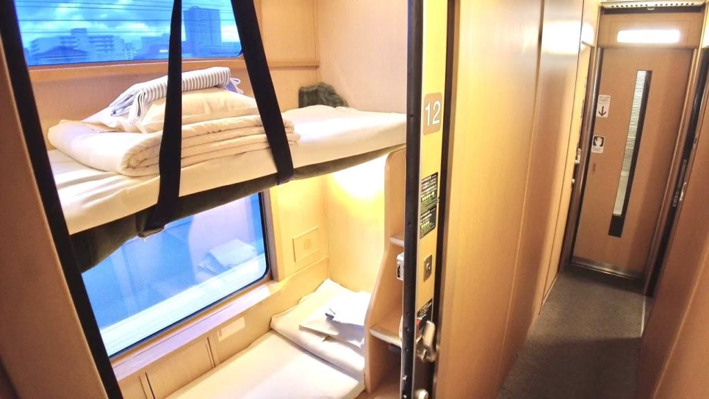 日本で唯一の寝台特急の2段ベッド😴🛏 9時間サンライズ瀬戸・出雲でひとり旅【東京から岡山】 日本で唯一の寝台特急の2段ベッド😴🛏 9時間サンライズ瀬戸・出雲でひとり旅【東京から岡山】