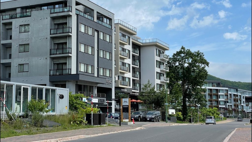 Niseko’s Hirafu Hotel Row Morning Walk Niseko’s Hirafu Hotel Row Morning Walk