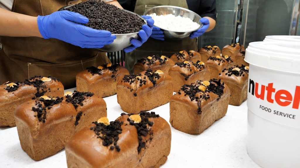 뭘 좋아할지 몰라서 몽땅 때려넣은! 누텔라 오레오 폭탄 초코식빵 만들기 making chocolate bread with nutella – korean street food 뭘 좋아할지 몰라서 몽땅 때려넣은! 누텔라 오레오 폭탄 초코식빵 만들기 making chocolate bread with nutella - korean street food
