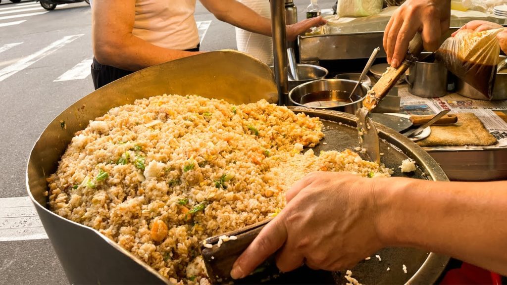 Taiwan street food – Giant shrimp egg fried rice, Oyster omelet, clam soup Taiwan street food - Giant shrimp egg fried rice, Oyster omelet, clam soup