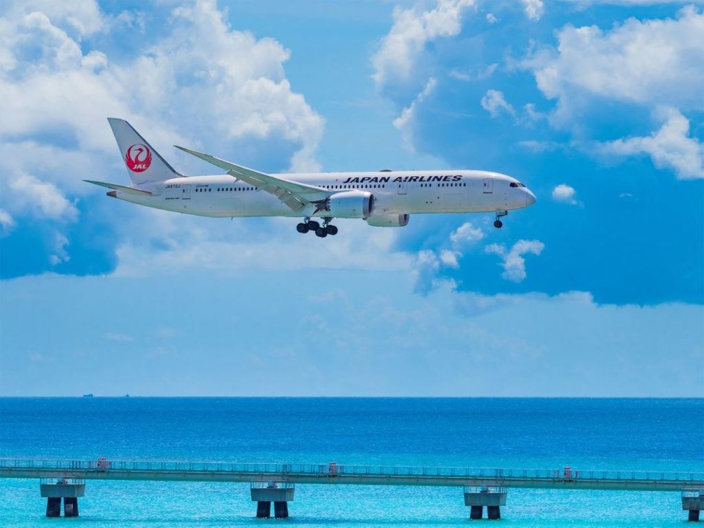 Japan Airline: .
爽やかな夏空の下お散歩中︎
#FreshAirJuly  Do you see our plane, taking a walk under the lov… .
爽やかな夏空の下お散歩中︎
#FreshAirJuly  Do you see our plane, taking a walk under the lov...