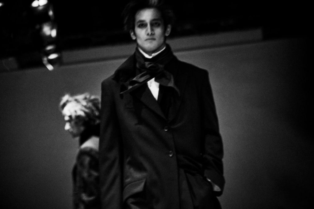 Yohji Yamamoto POUR HOMME AW22⁠
⁠
#YohjiYamamoto⁠
#YohjiYamamotoPOURHOMME⁠
⁠
Dis...