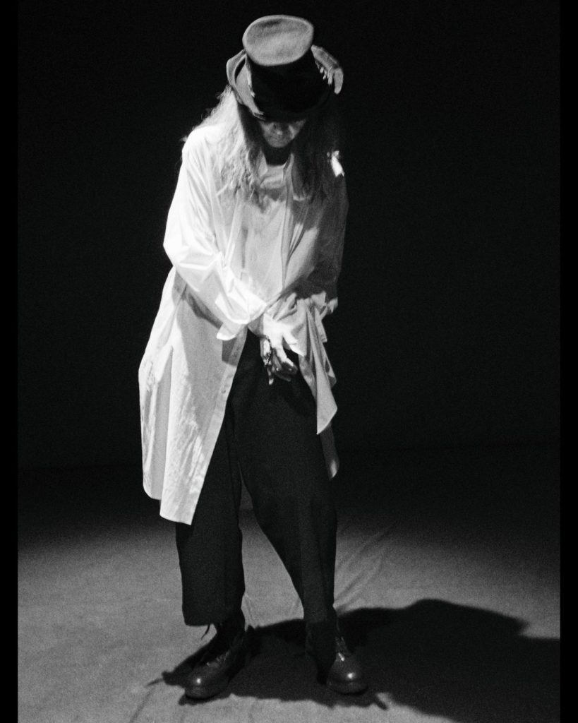 Yohji Yamamoto POUR HOMME AW22⁠
⁠
#YohjiYamamoto⁠
#YohjiYamamotoPOURHOMME⁠
⁠
Dis...