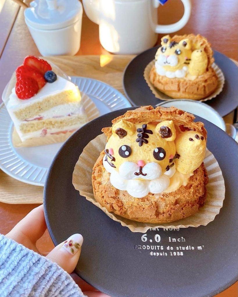 Visit Japan: Oh hi! 
We’ve found the cutest tiger choux pastries filled with pumpkin cream… Oh hi! 
We've found the cutest tiger choux pastries filled with pumpkin cream...