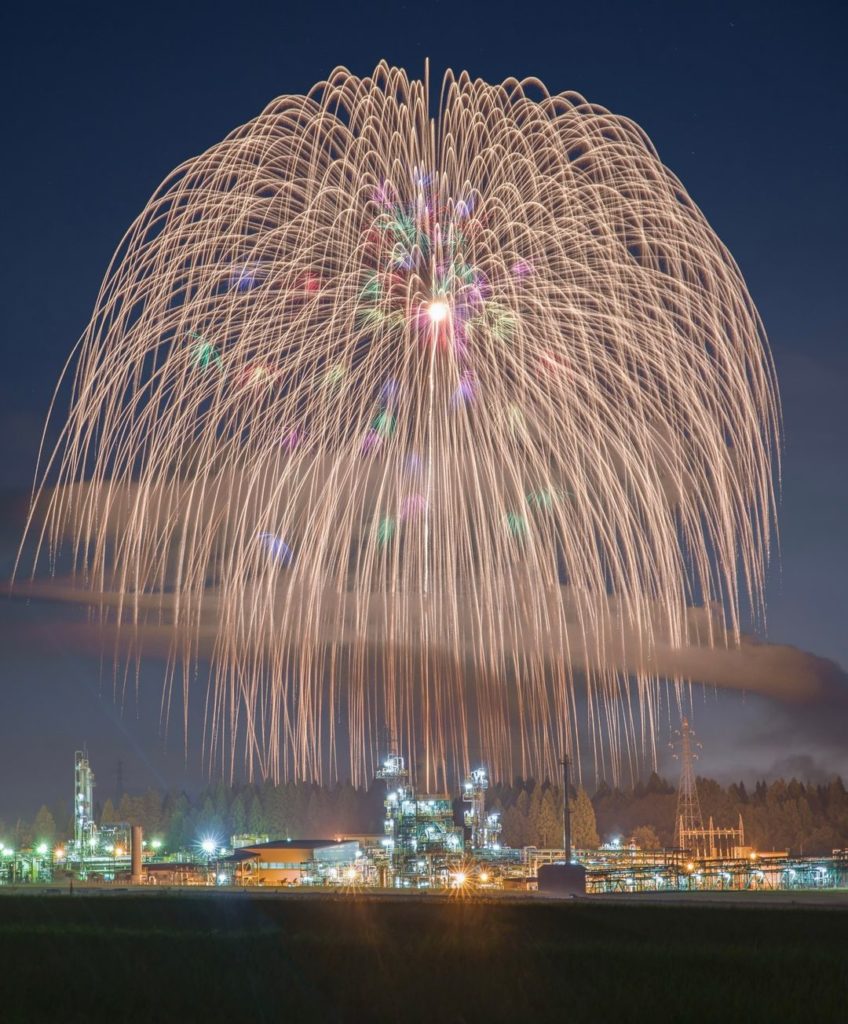 Japan Airline: .
世界一の四尺玉打ち上げ、三尺玉発祥の地として知られる片貝町の #片貝花火大会
大輪の花を夜空に咲かせます
#FreshAirJuly The Katak… .
世界一の四尺玉打ち上げ、三尺玉発祥の地として知られる片貝町の #片貝花火大会
大輪の花を夜空に咲かせます
#FreshAirJuly The Katak...