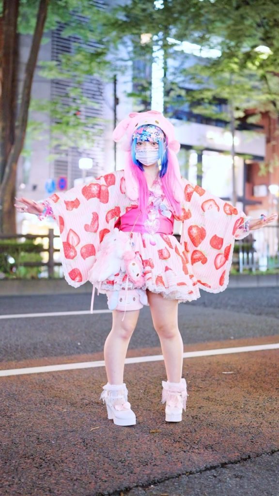 12 Japanese Neo Decora street styles from Harajuku this weekend.  Tokyo's Haraju...