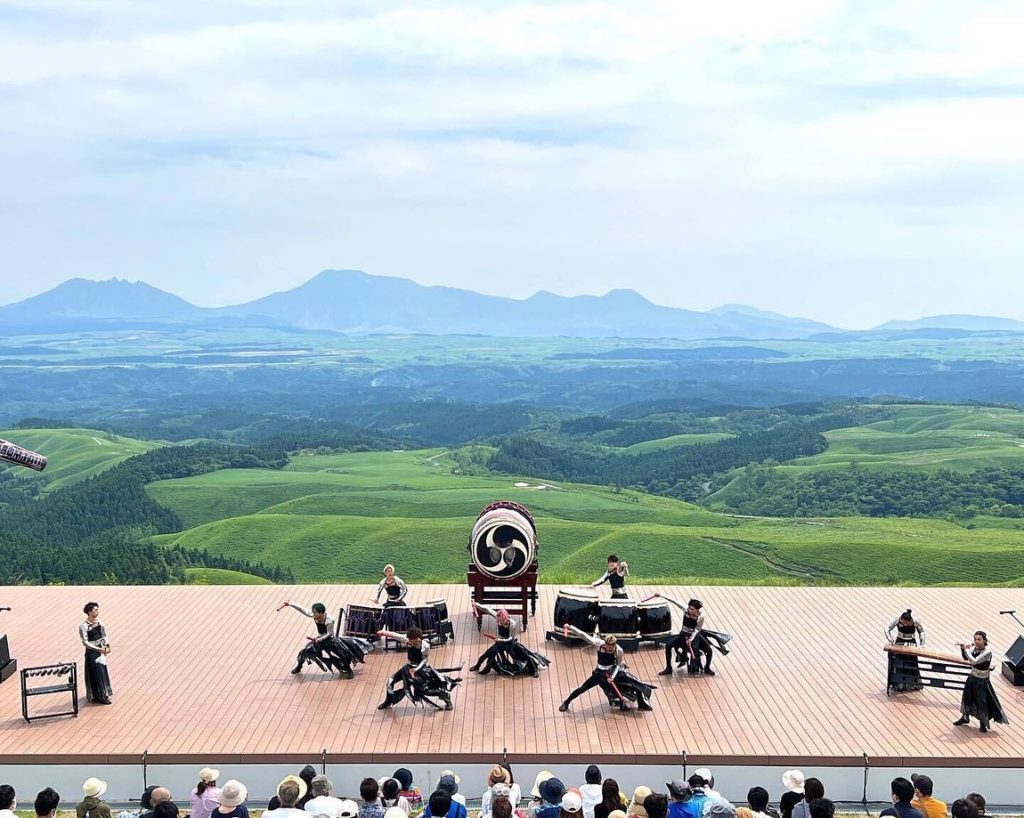 Visit Japan: At TAO no Oka in Oita, you can enjoy Japanese taiko drumming by internationally … At TAO no Oka in Oita, you can enjoy Japanese taiko drumming by internationally ...
