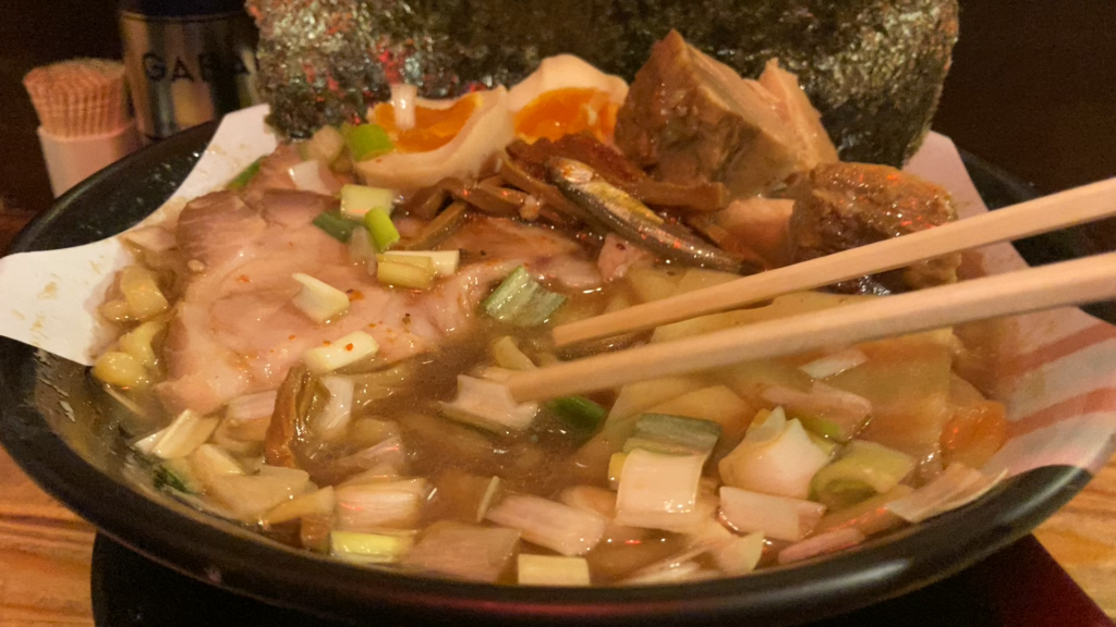 Noodle pull at Ramen Nagi in Shinjuku