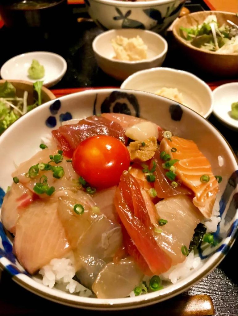 It's not so much a bowl of seafood rice, it's a bowl of happiness